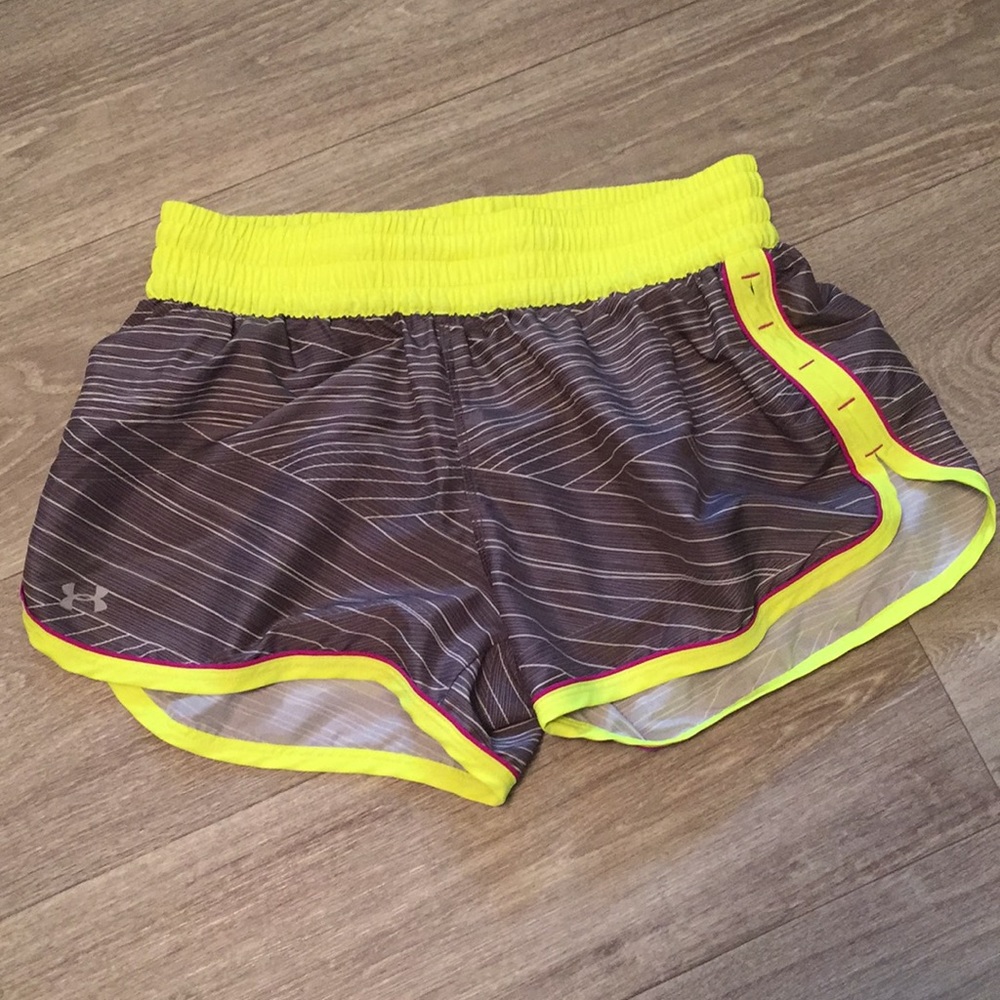 Under Armour running shorts Heatgear Sz M